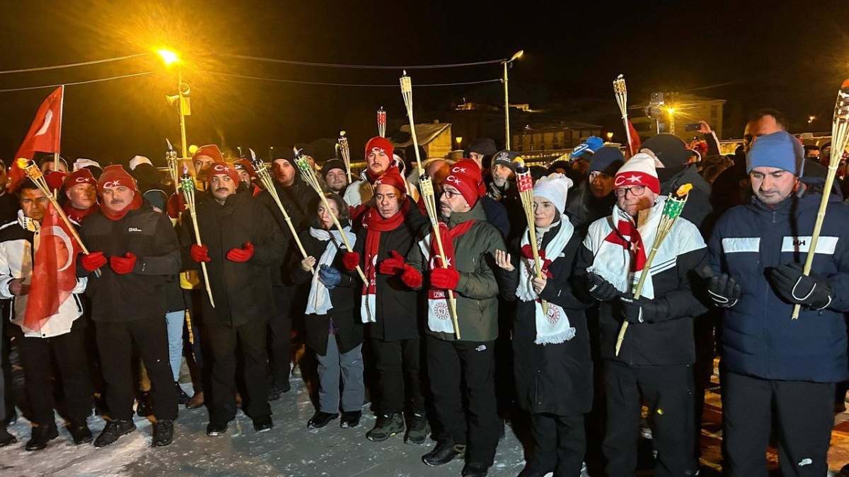 Sarıkamış Şehitleri için eksi 23 derecede meşaleli yürüyüş