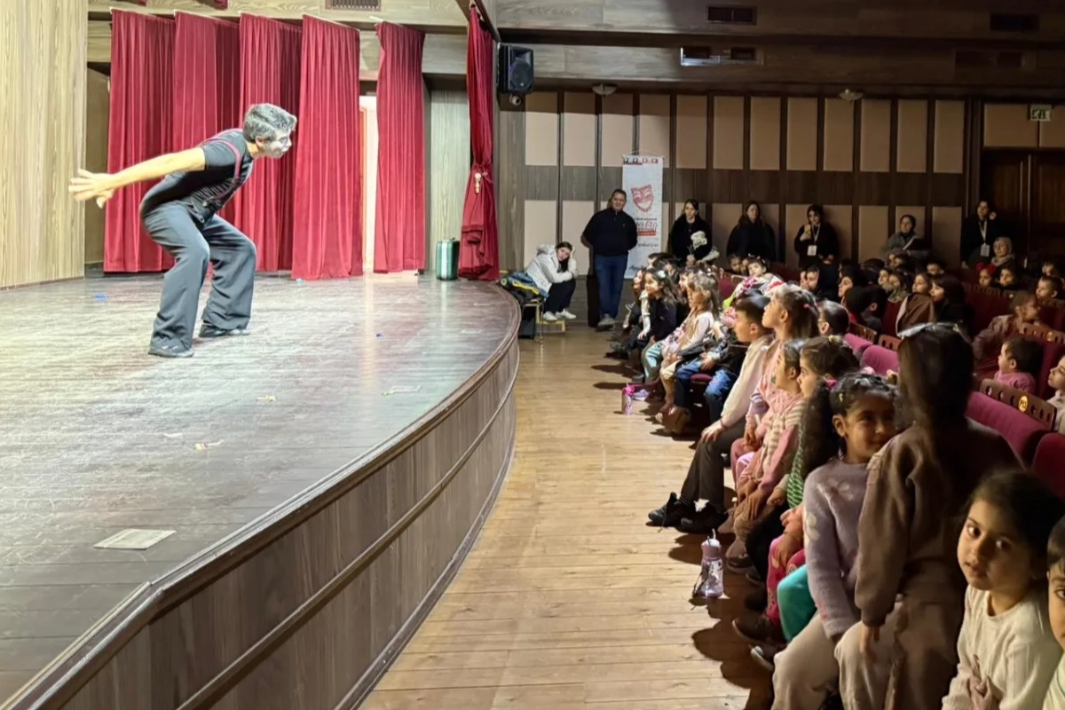 Bursa İnegöl'de Tiyatro Festivali coşkusu sürüyor