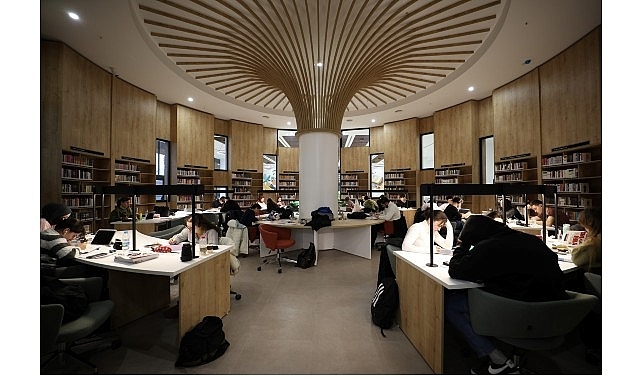 Alev Alatlı Kütüphanesi, gençlerin göz bebeği oldu