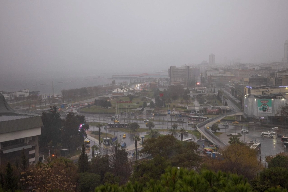 İzmir kuvvetli yağış ve fırtınaya karşı teyakkuzda