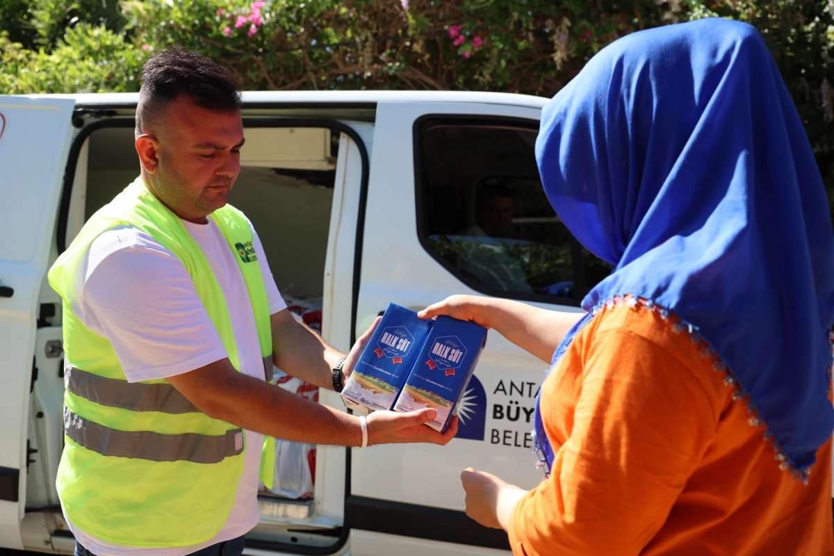 Antalya'da çocuklara 773 bin 400 litre süt desteği