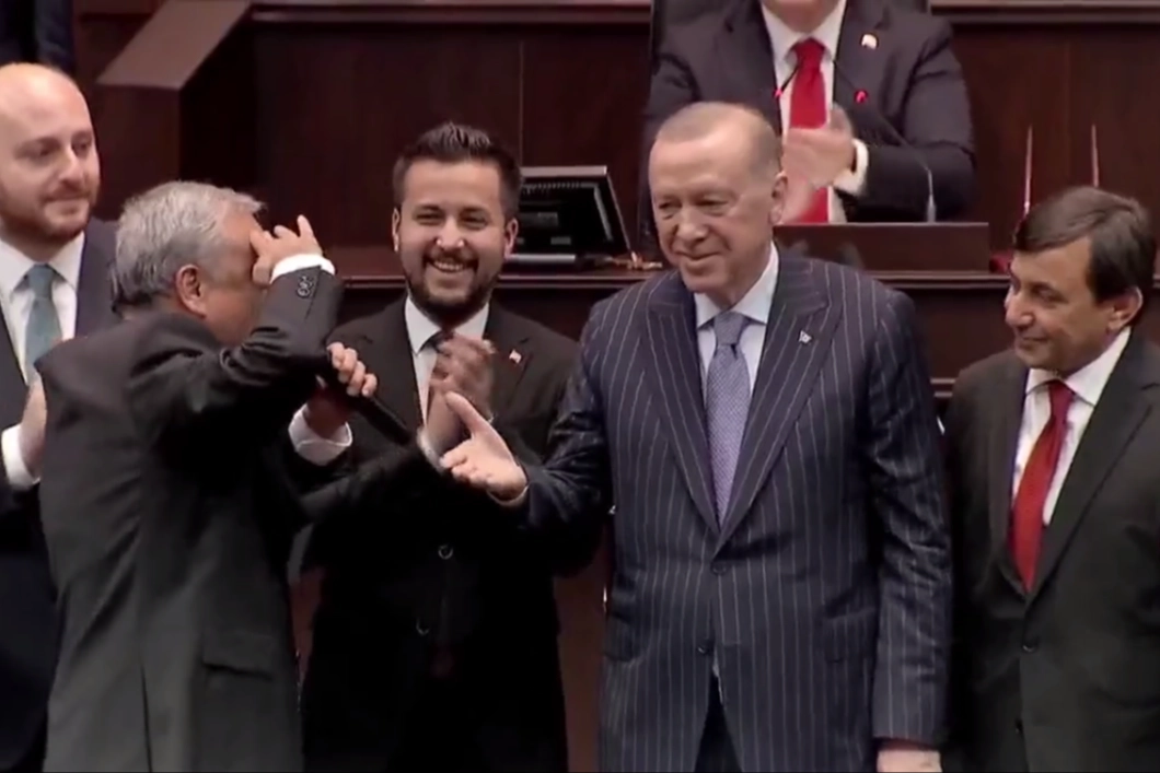 TBMM'de AK Parti'nin sayısı 275'e yükseldi... Hasan Ufuk Çakır, Erdoğan'a selam durdu