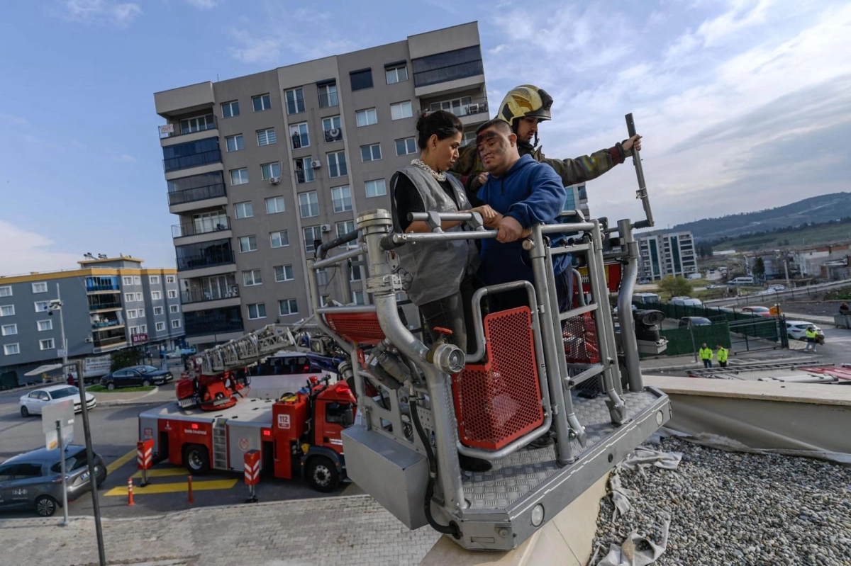İzmir’de engelli bireylere deprem ve yangın tatbikatı