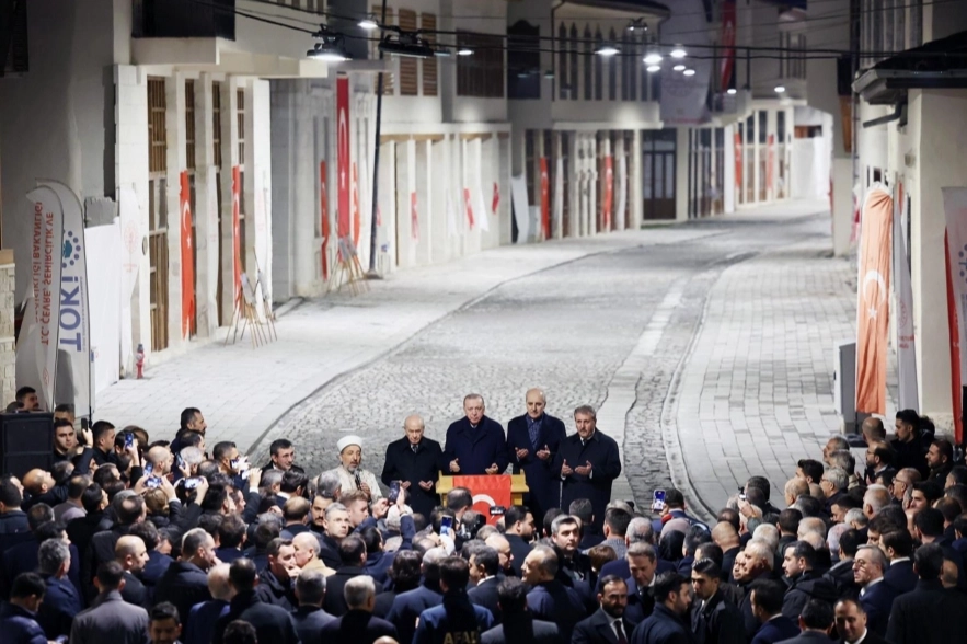 Hatay Kurtuluş Caddesi yeniden ışıklandırıldı
