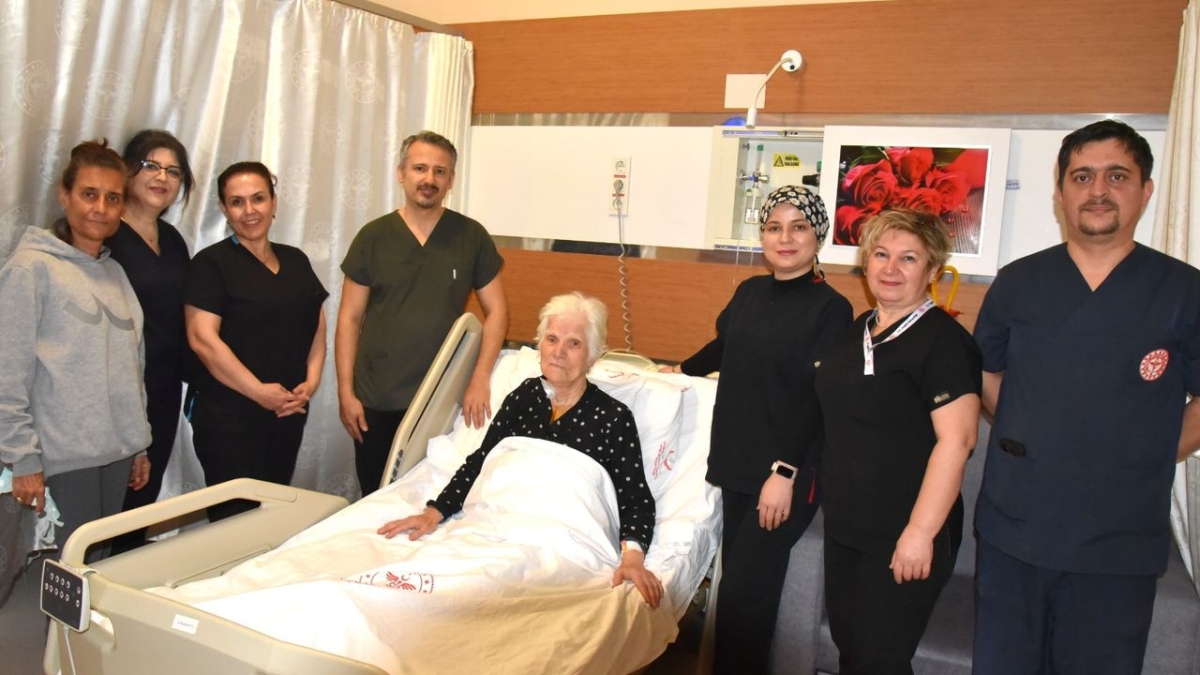 90 yaşındaki hastaya Çanakkale’de hayat kurtaran koroner bypass ameliyatı