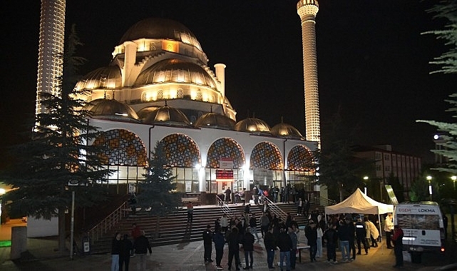 Regaip Kandili’nde Lokma İkram Edildi