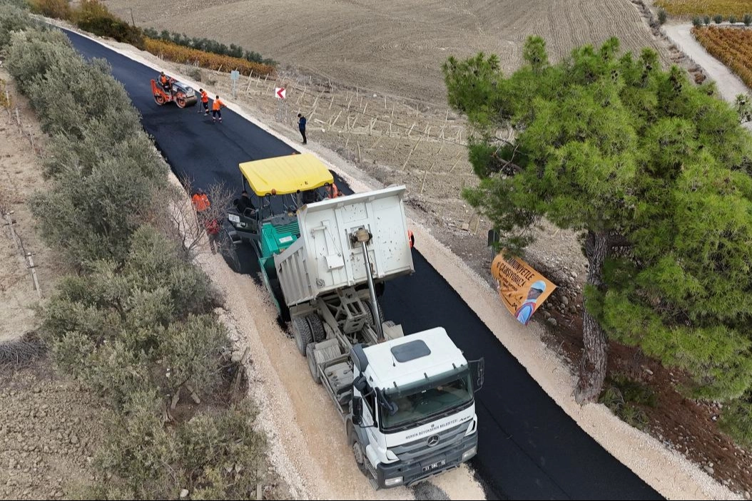 Mersin’de yol ve asfalt çalışmaları sürüyor