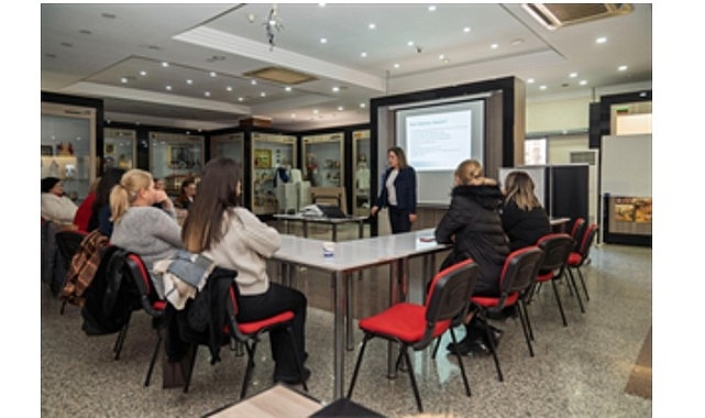 İzmirli yurttaşlar, rahim ağzı kanserine karşı bilinçleniyor