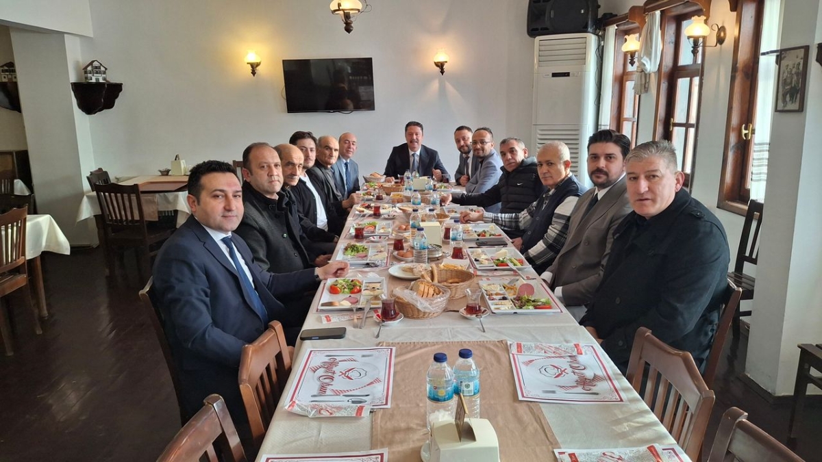 Başkan Dr. Özer Kasap, oda başkanları ve adaylarıyla kahvaltıda bir araya geldi