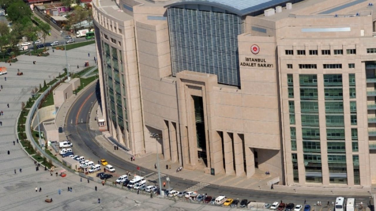 Adliye Mahkemesi’nde hakimi silahla yaralayan savcı adliyeye sevk edildi