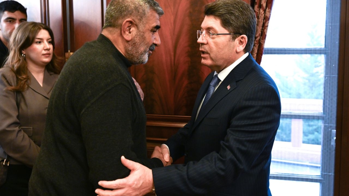 Adalet Bakanı Yılmaz Tunç, Rojin Kabaiş’in ailesiyle görüştü