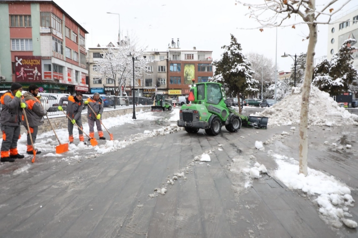 Kayseri Melikgazi hız kesmeden kar temizliği