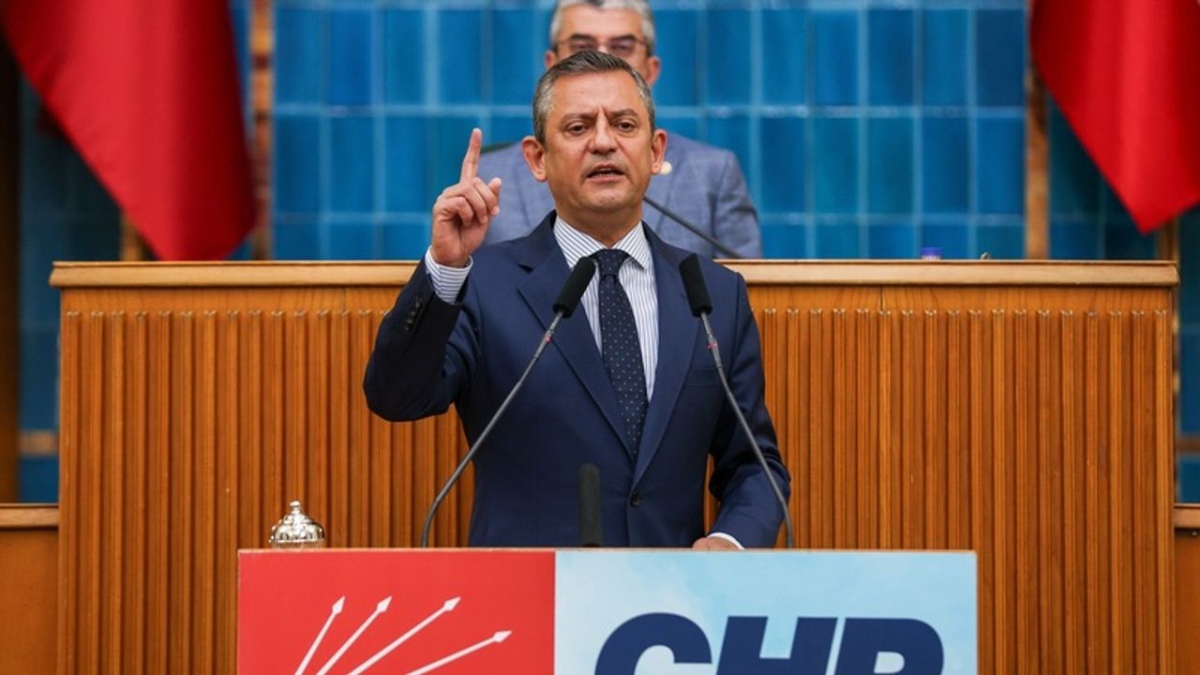 CHP lideri Özel: Darbeye teslim olmayacağız