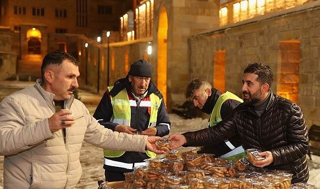 Miraç Gecesi’nde Kandil Simidi ve Şerbet Dağıtıldı