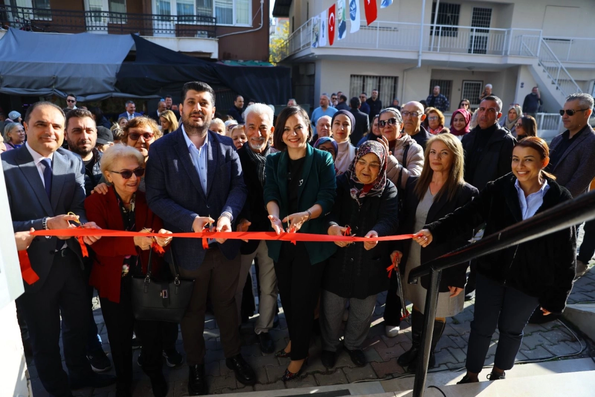 İzmir Karabağlar’da İleri Yaş Akademileri açıldı