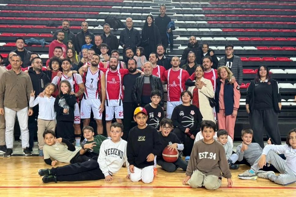 Antalya Muratpaşa basketbol namağlup şampiyon