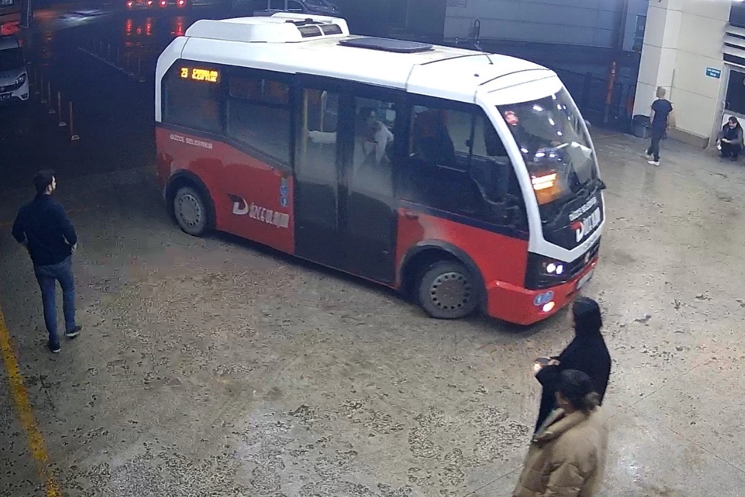 Düzce'de halk otobüsü şoförlerinden örnek davranış