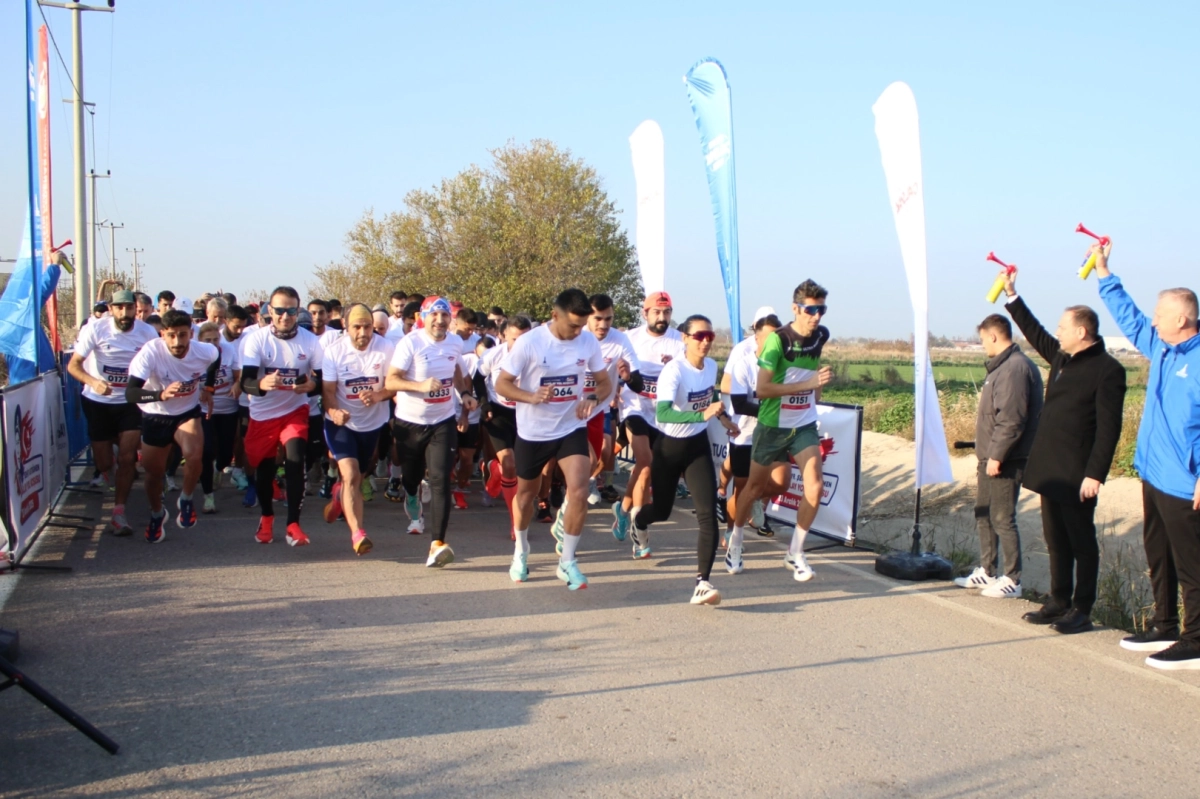 İzmir'de gençler Cumhuriyet'e koştu