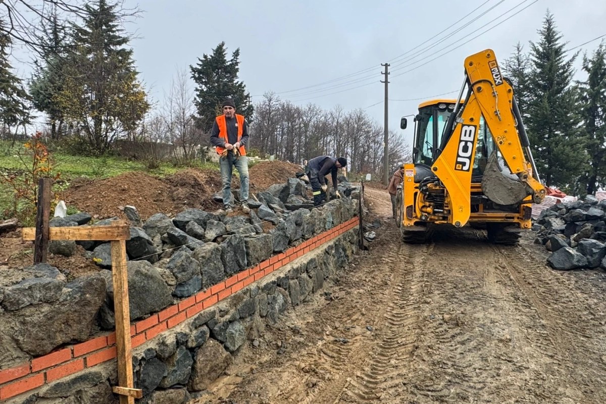 Kocaeli’de mezarlıklara 6 bin metreküp taş duvar