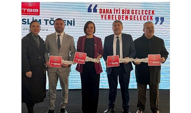 Karabağlar Belediyesi’ne Yeni İş Makinesi Desteği