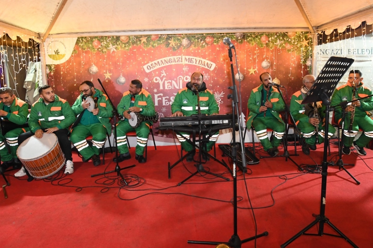 Bursa Osmangazi Meydanı’nda yeni yıl coşkusu