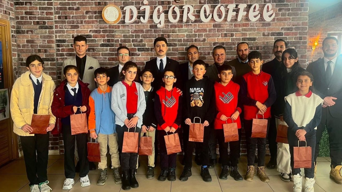 Kaymakam Kahraman’dan başarılı öğrencilere ödül