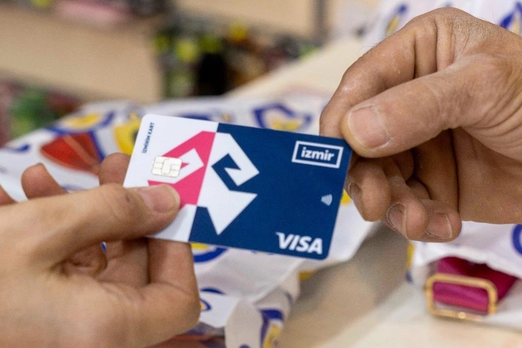 İzmir Büyükşehir öğrencinin yanında