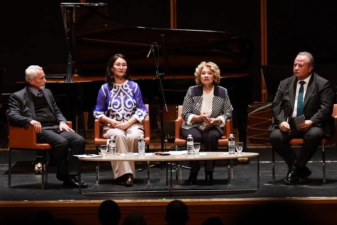 Dünya Türk Dili Ailesi Günü İzmir’de ilk kez düzenlendi