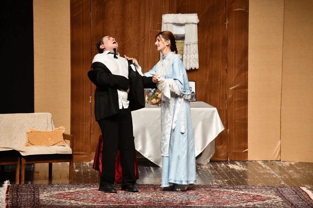 Balıkesir’de Çehov’un “Bir Evlenme Teklifi”ne yoğun ilgi