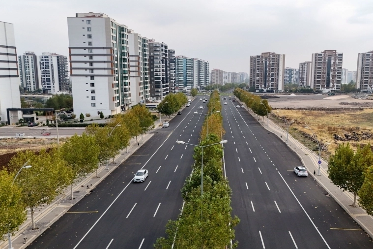 170 bin ton sıcak asfaltla Diyarbakır'ın ana aksları yenilendi
