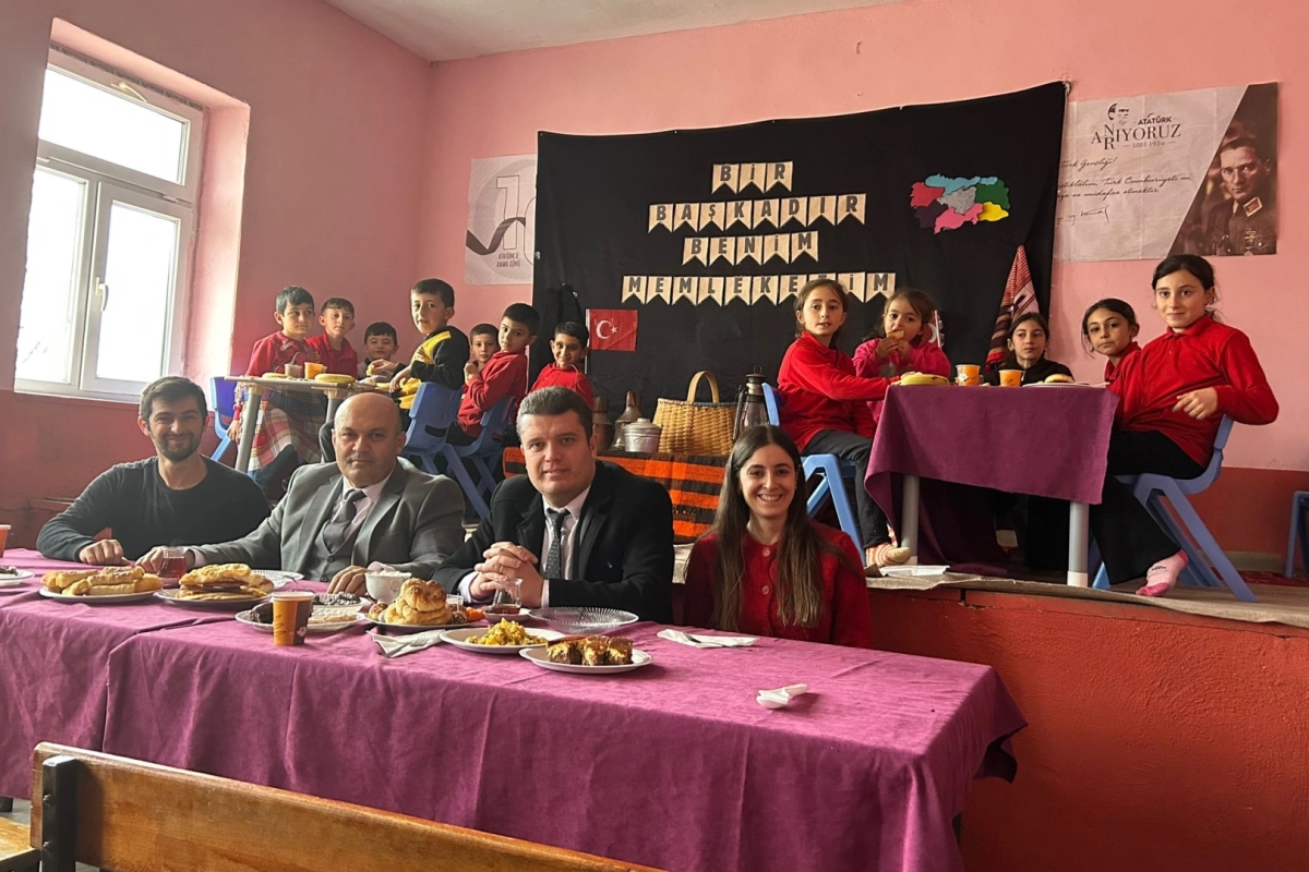 Ardanuç'un tek köy ilkokulunda 'yerli' coşku