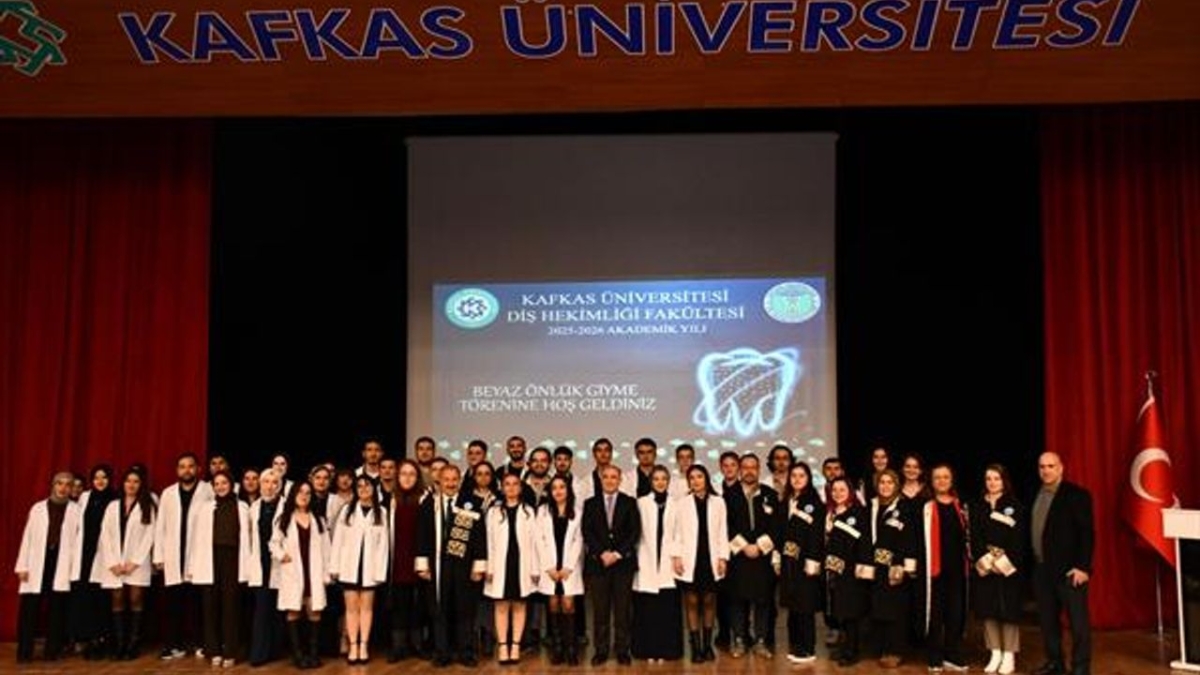 Kars Kafkas Üniversitesi İsmail Aytemiz Diş Hekimliği Fakültesi'nde beyaz önlük heyecanı
