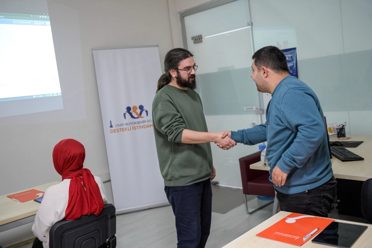 İzmir’de 53 engelli çalışma hayatına katıldı