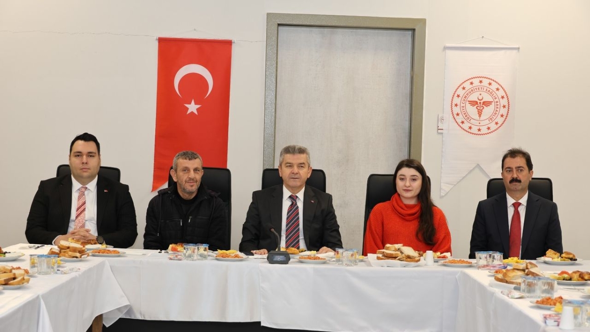 Artvin Valisi Ergün, tütün ve tütün ürünlerinin kullanımını bırakan 15 kişiye teşekkür belgesi verdi