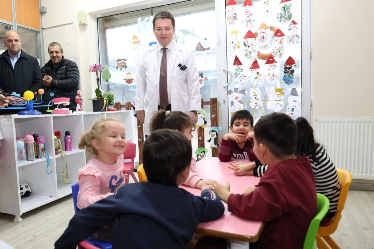 Bursa'da Başkan Erkan Aydın çocuklara mesleğini tanıttı