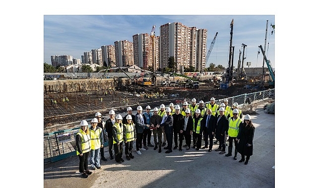 İzmir’e Mona Lisa Gülüşü Getiren   Yeni Nesil Mimari Yolculuk