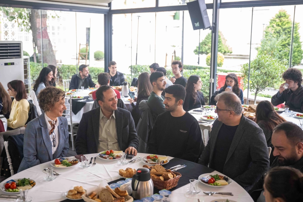 İzmir Bornova’da Gençlik ve Cumhuriyet vurgusu