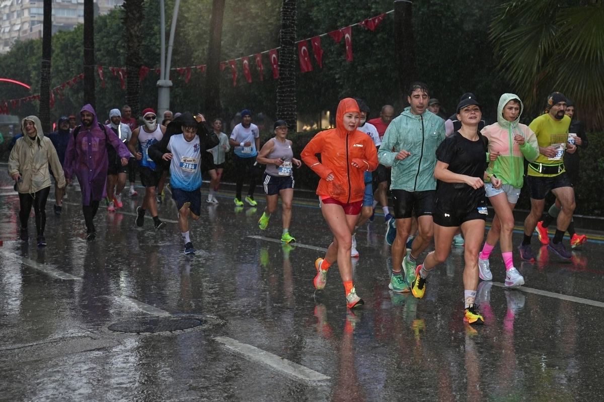 16. Uluslararası Adana Kurtuluş Yarı Maratonu koşuldu