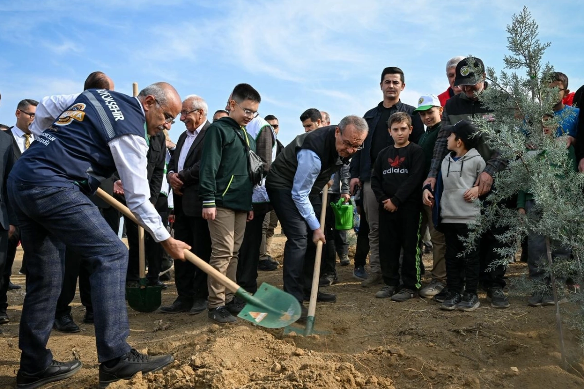 Malatya'da 2 bin 200 fidan toprakla buluştu