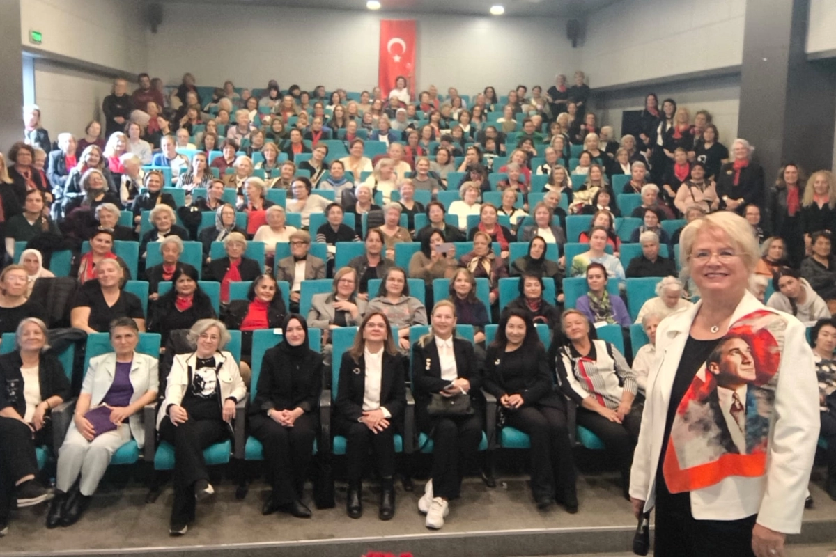 Bursa Nilüferli kadınlar Atatürk'ü sevdiği şarkılarla andı