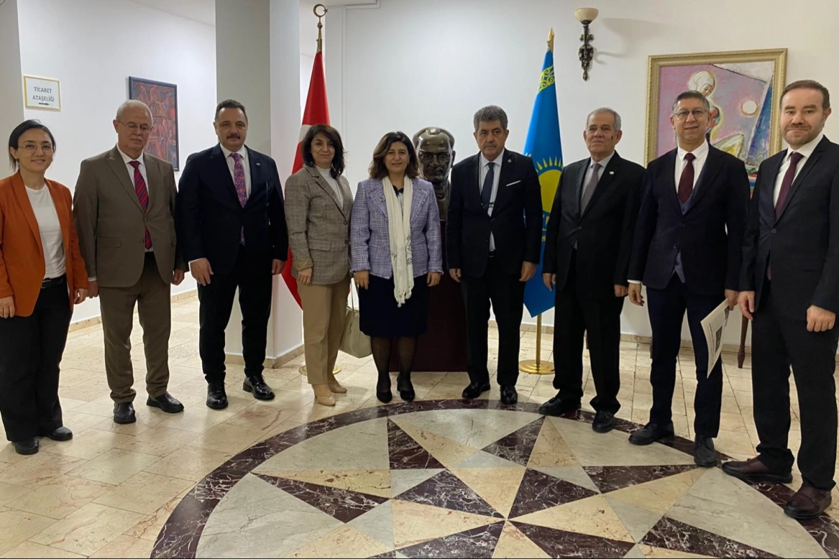 Kazakistan Almatı'da sempozyum ve festival heyecanı