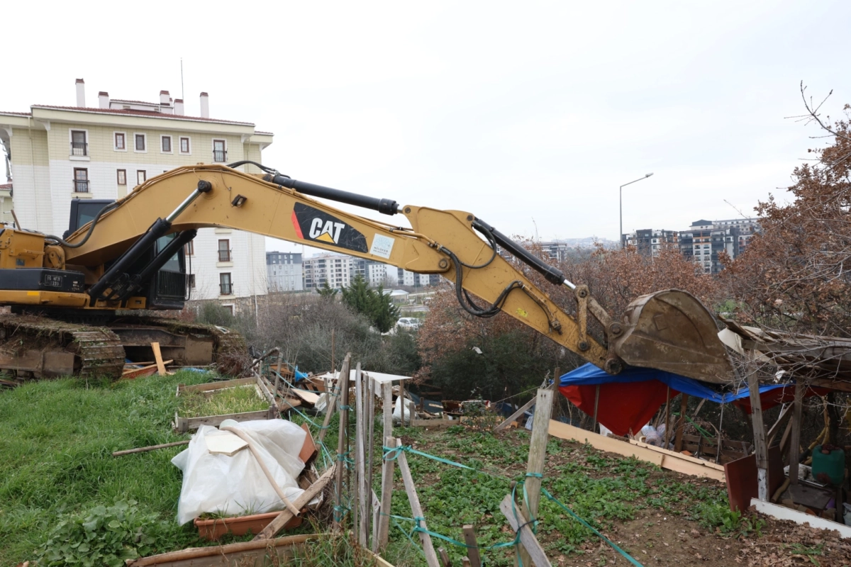 Belediye kaçak barakaları affetmedi