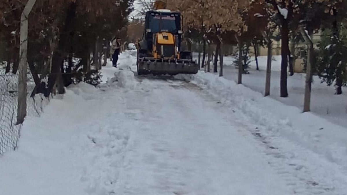 Eyyübiye'de sokak sokak kar temizliği