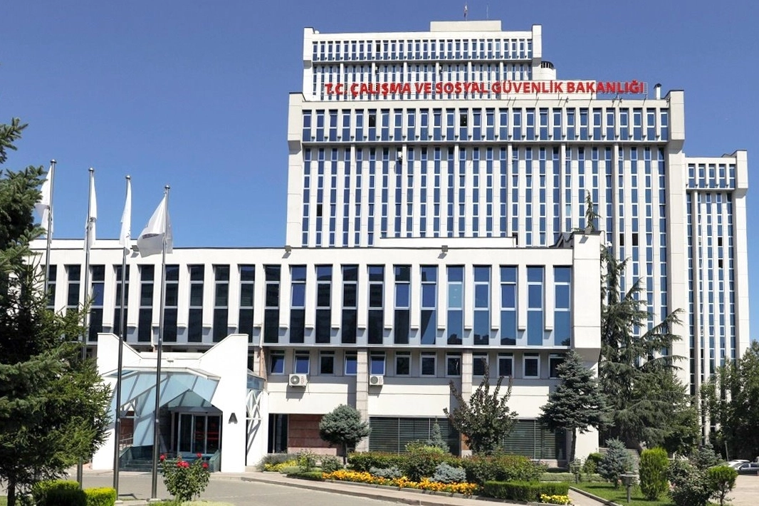 Çalışma ve Sosyal Güvenlik'e 100 iş müfetişi alınacak