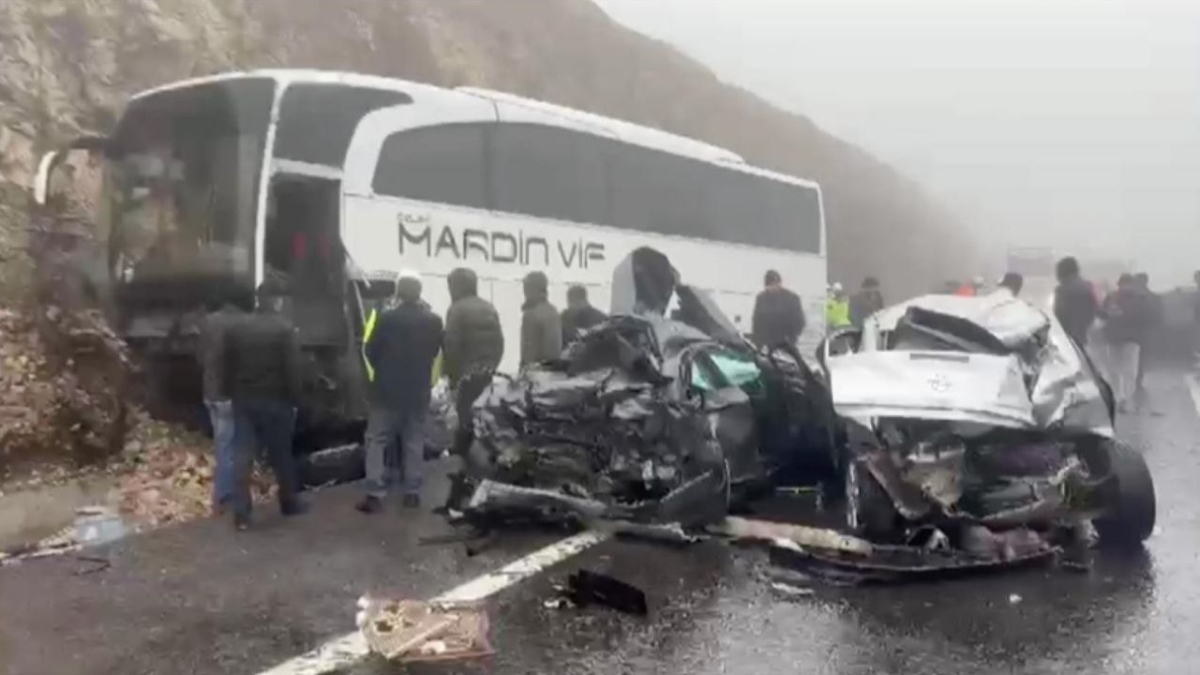 TAG Otoyolu’nda zincirleme kaza: 2 ölü, 10 yaralı