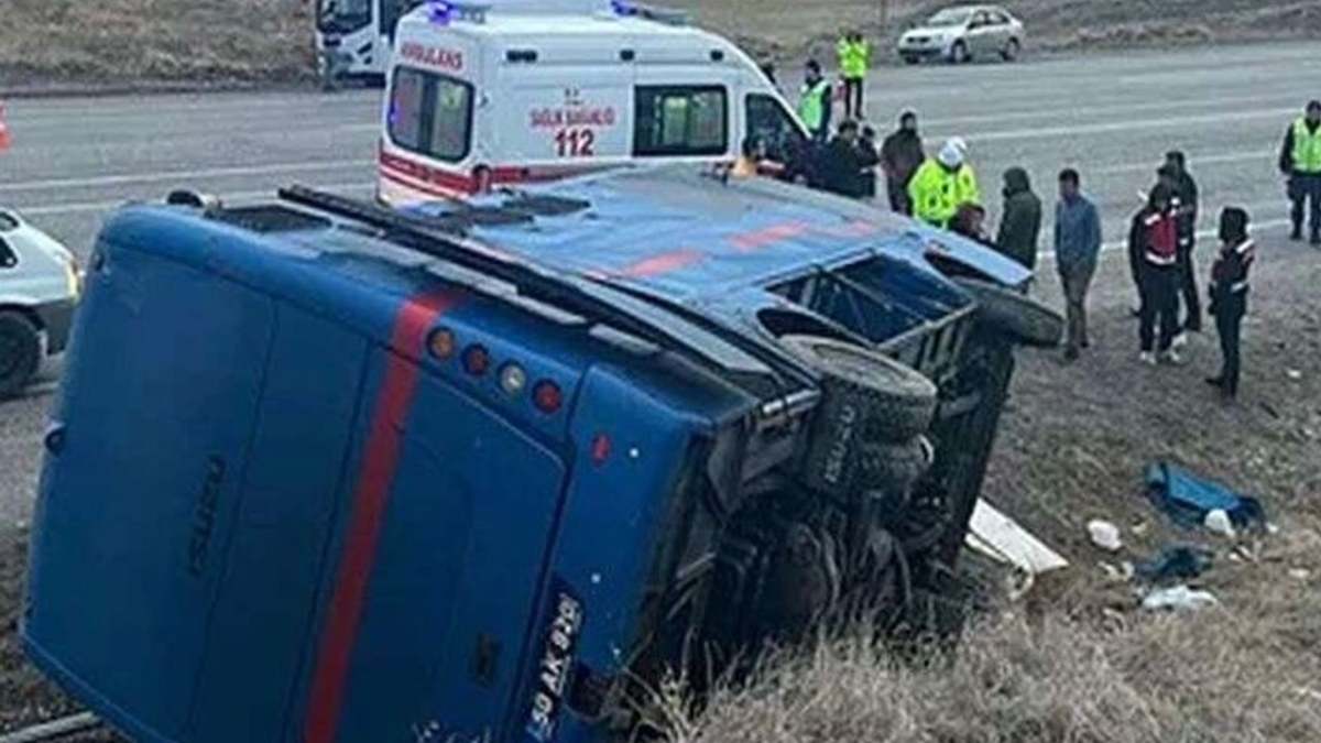 Kağıthane’de cezaevi nakil aracı devrildi: 19 yaralı