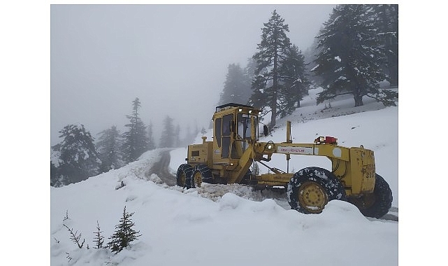  Büyükşehir ekiplerinin karla mücadelesi sürüyor