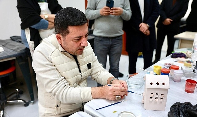 Belediye Başkanımız Rasim Arı, Dekorlu Sırlı Mumluk Boyadı 