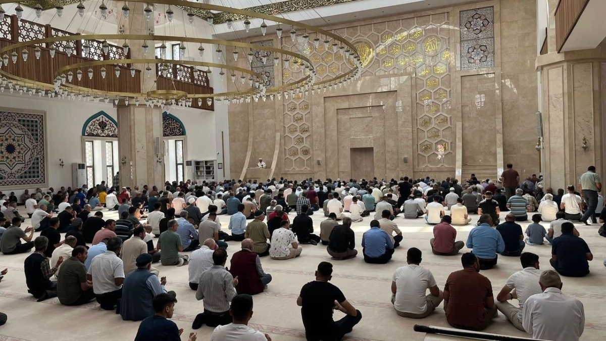 Kars’ta Eller Berat Kandili için semaya kalktı