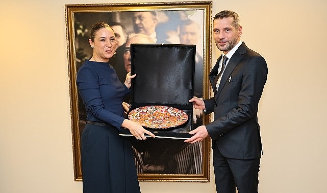 Efes Selçuk Belediyesi’ne Hayvan Ambulansı Bağışı